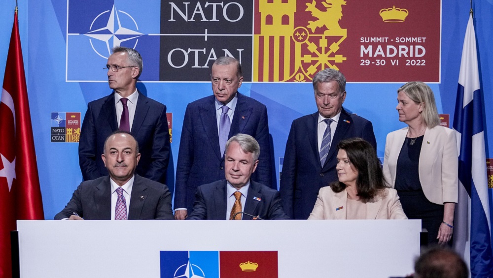 Finlanda drejt aplikimit ne NATO, Medvedev paralajmeron Perendimin